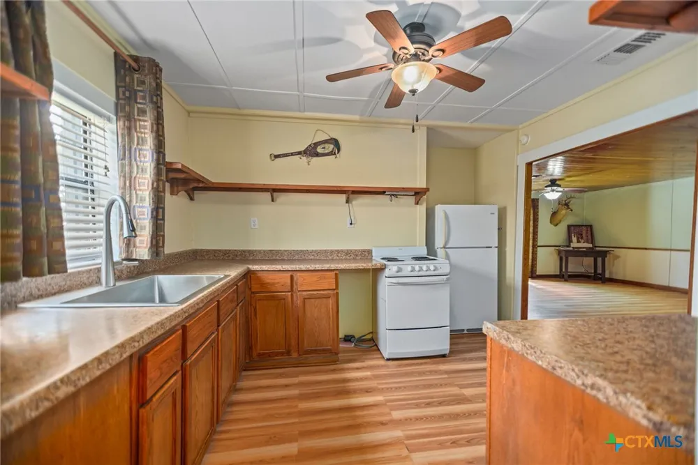 124 Hopper Road Tivoli, TX 77990