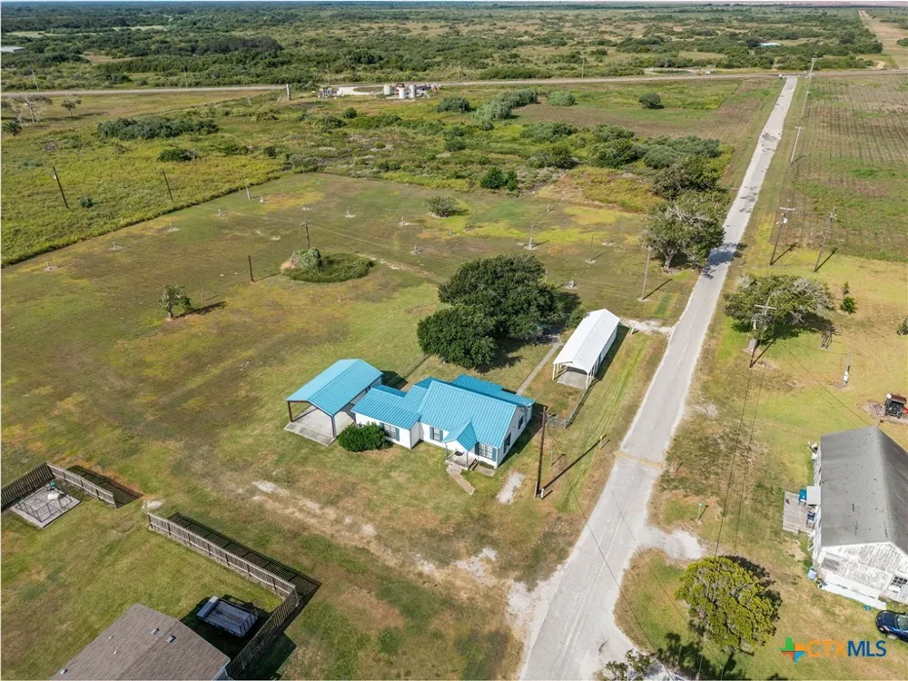 124 Hopper Road Tivoli, TX 77990