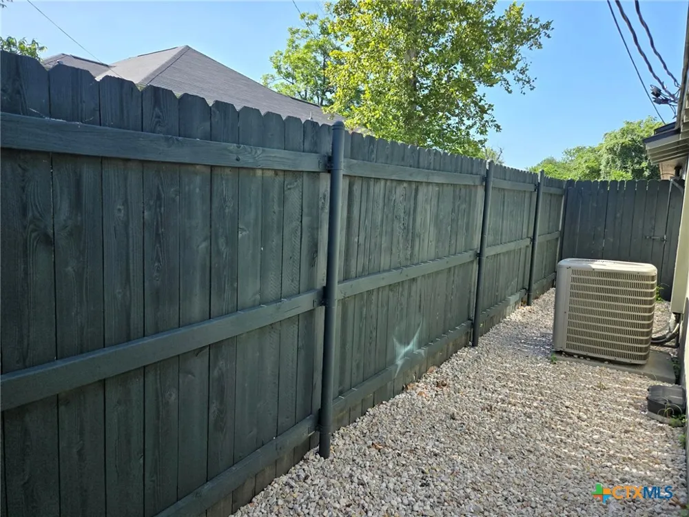 1037 W Court Street #Main Seguin, TX 78155