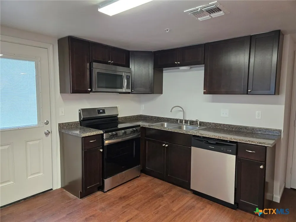 1037 W Court Street #Main Seguin, TX 78155