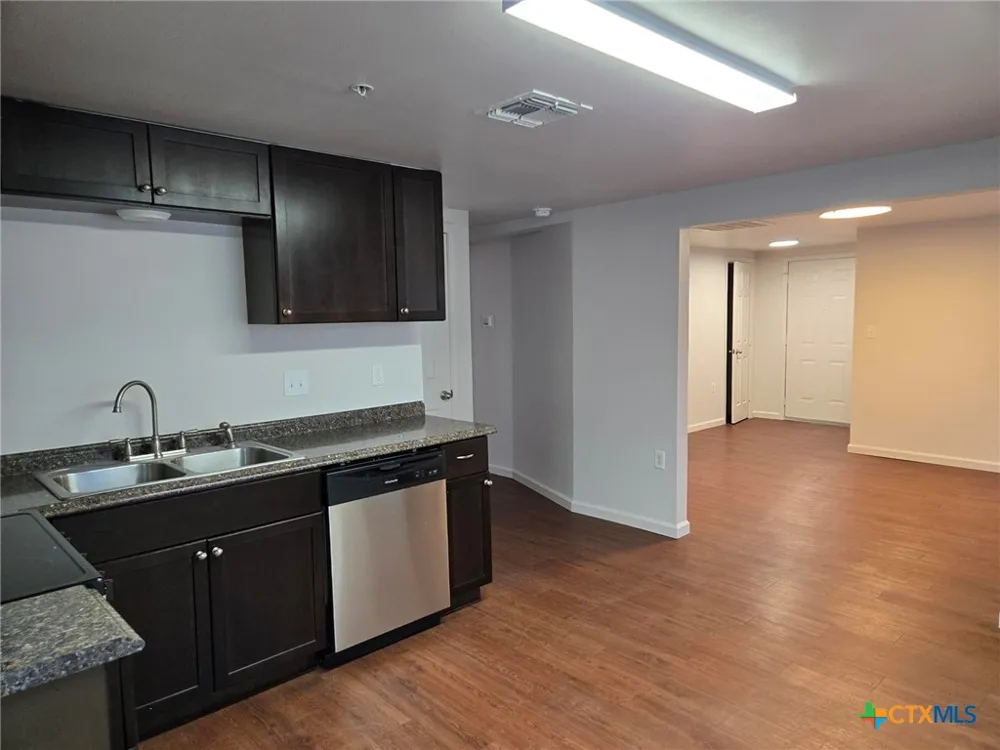 1037 W Court Street #Main Seguin, TX 78155