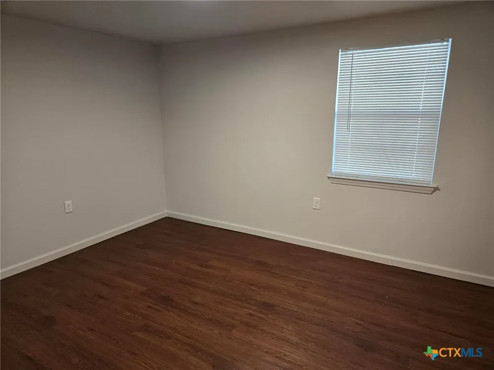 1037 W Court Street #Main Seguin, TX 78155