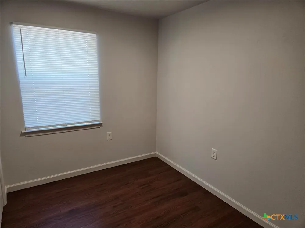 1037 W Court Street #Main Seguin, TX 78155