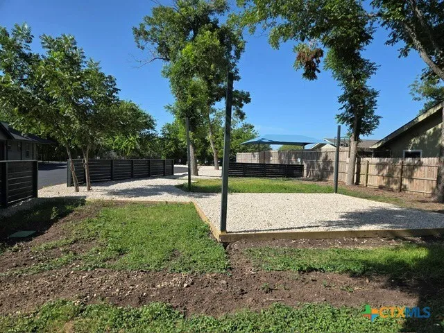 1037 W Court Street #C Seguin, TX 78155