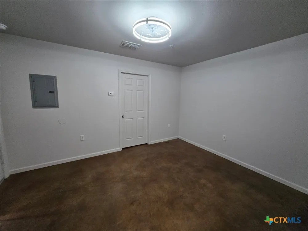 1037 W Court Street #B Seguin, TX 78155