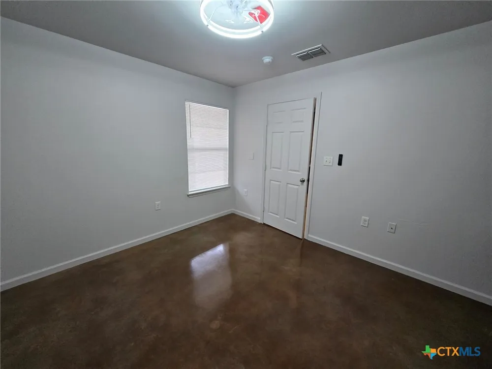 1037 W Court Street #B Seguin, TX 78155