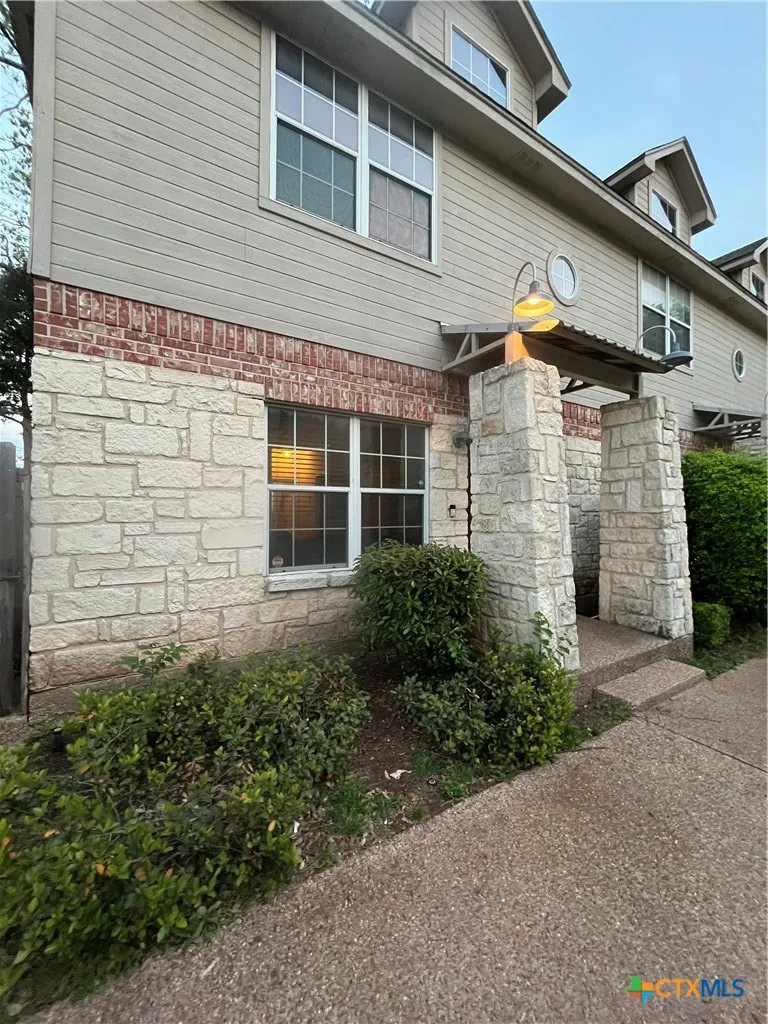 2101 S 7th Street Waco, TX 76706