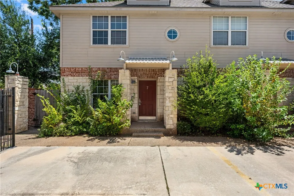 2101 S 7th Street Waco, TX 76706