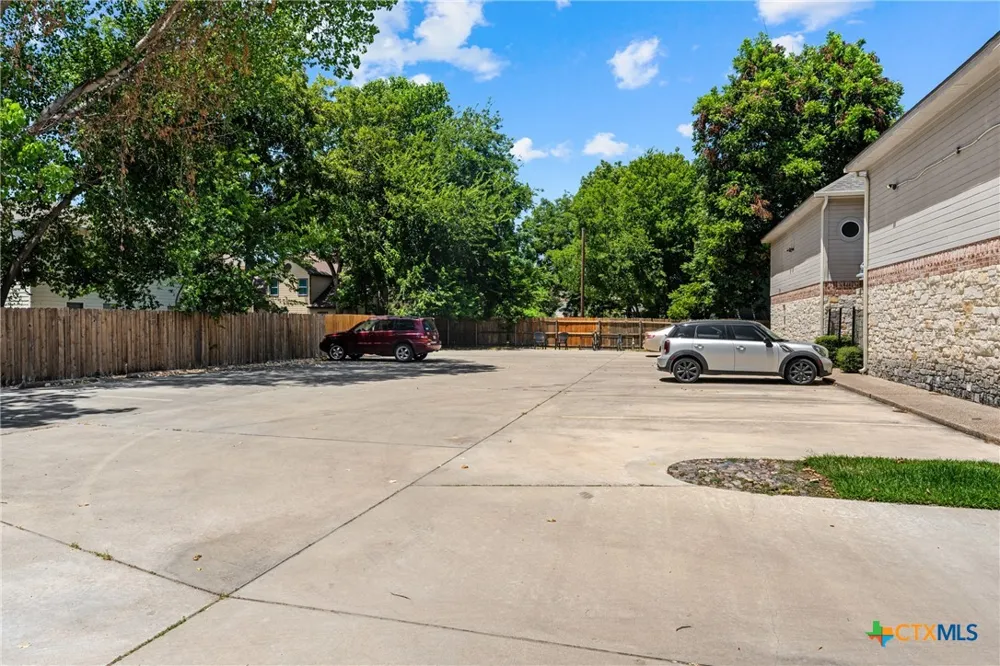 2101 S 7th Street Waco, TX 76706