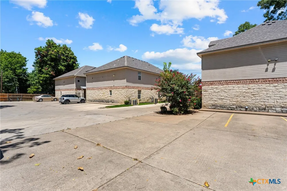 2101 S 7th Street Waco, TX 76706
