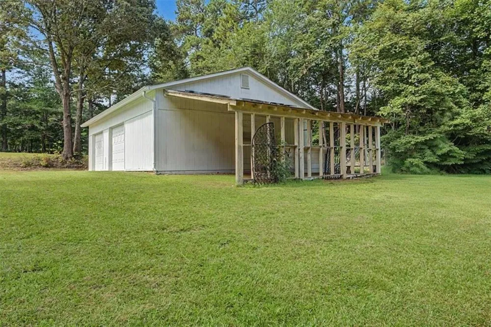 8736 Camp Road Winston, GA 30187