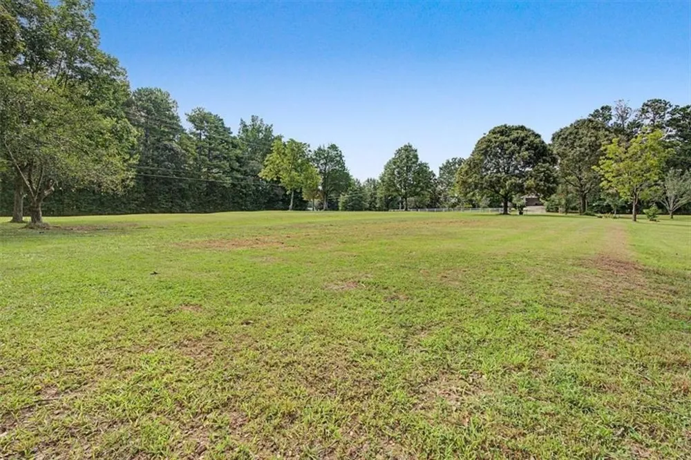 8736 Camp Road Winston, GA 30187