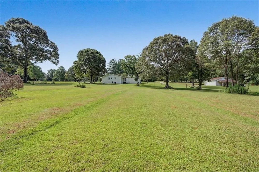 8736 Camp Road Winston, GA 30187
