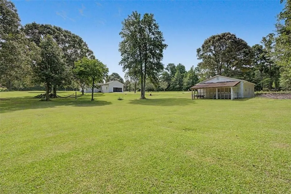 8736 Camp Road Winston, GA 30187