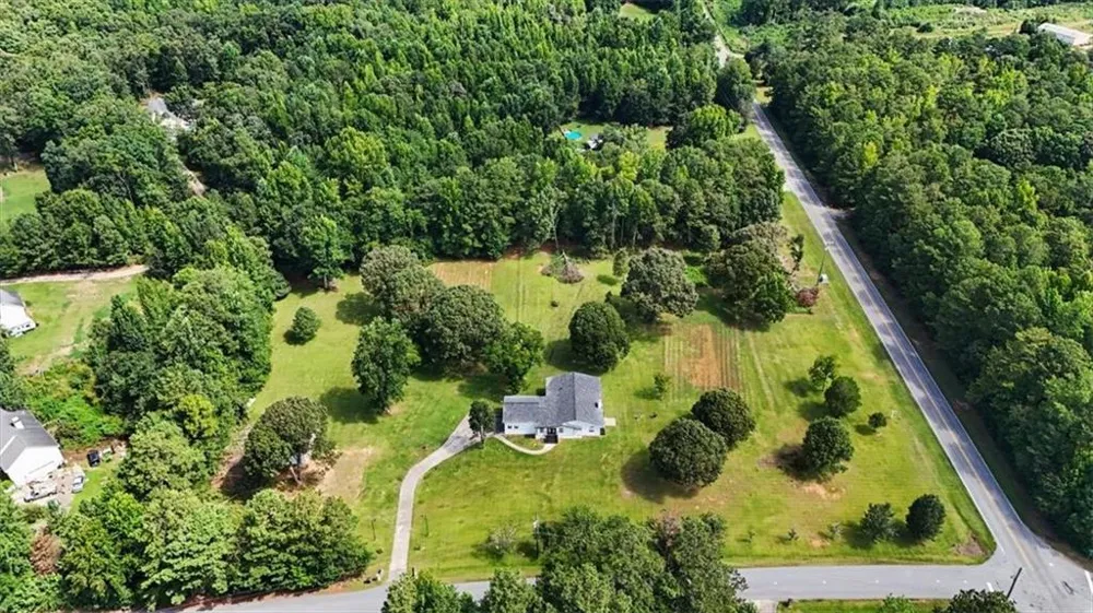 8736 Camp Road Winston, GA 30187