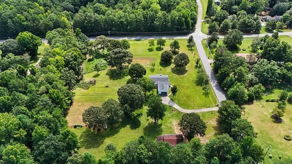 8736 Camp Road Winston, GA 30187