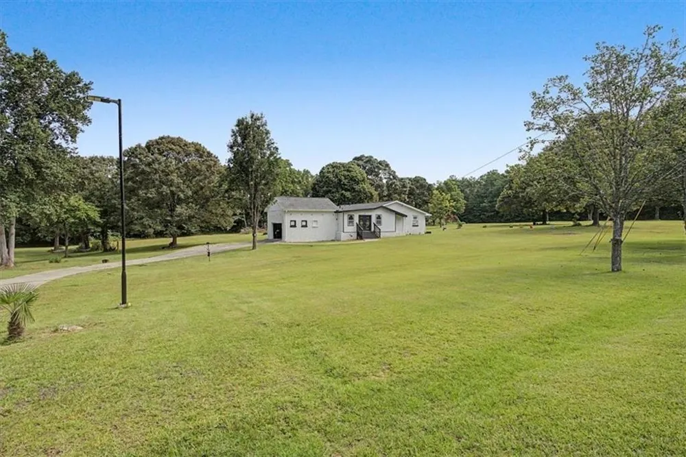 8736 Camp Road Winston, GA 30187