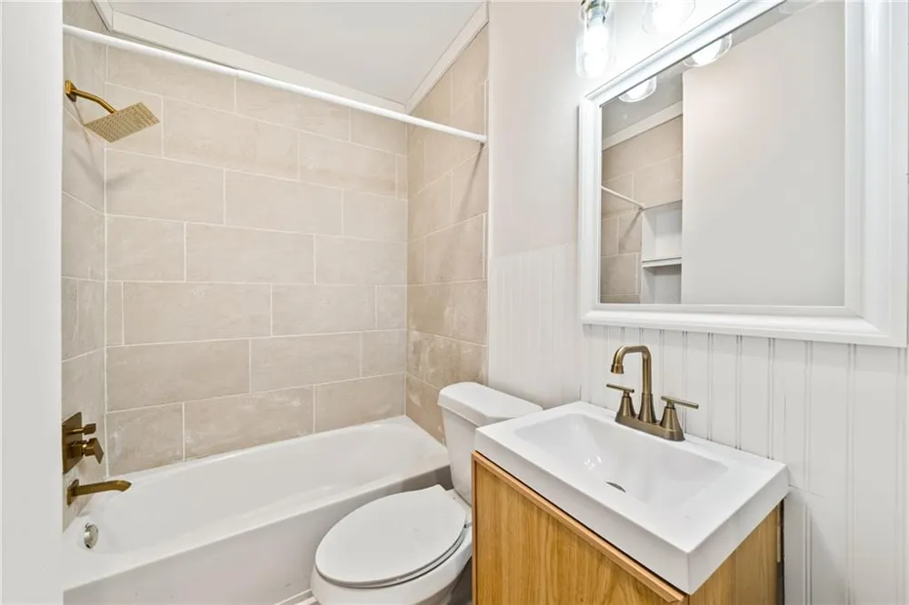2949 Pearl Street East Point, GA 30344