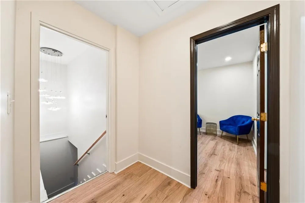 2949 Pearl Street East Point, GA 30344