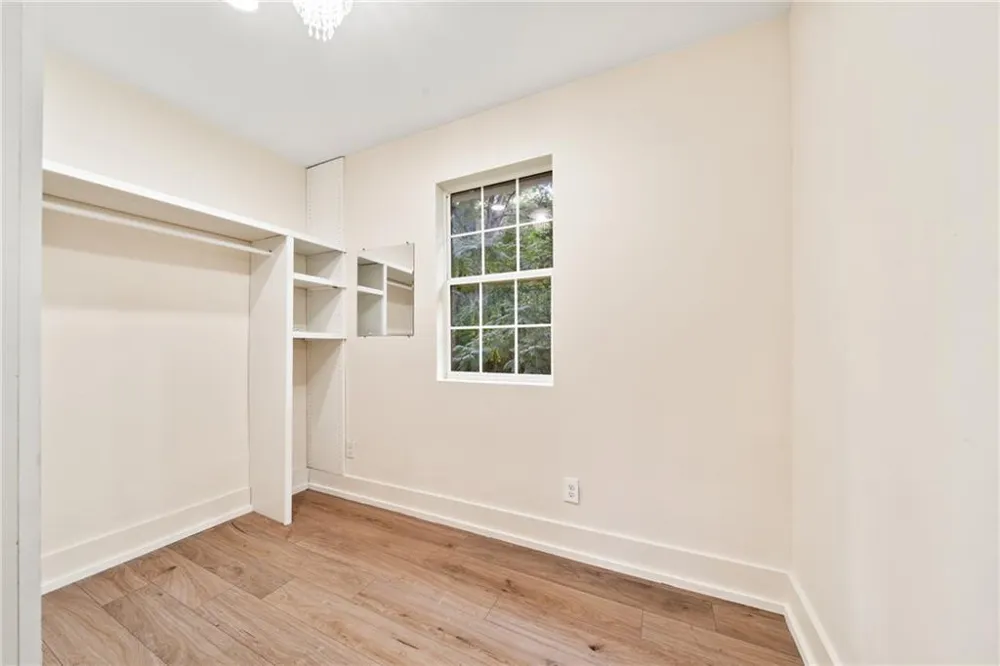 2949 Pearl Street East Point, GA 30344