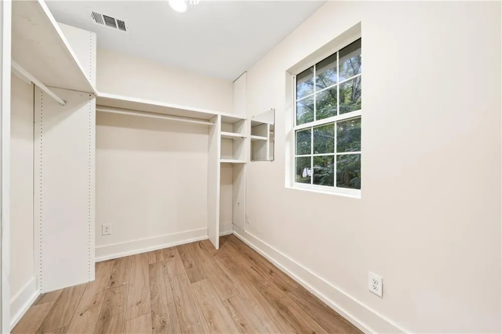 2949 Pearl Street East Point, GA 30344