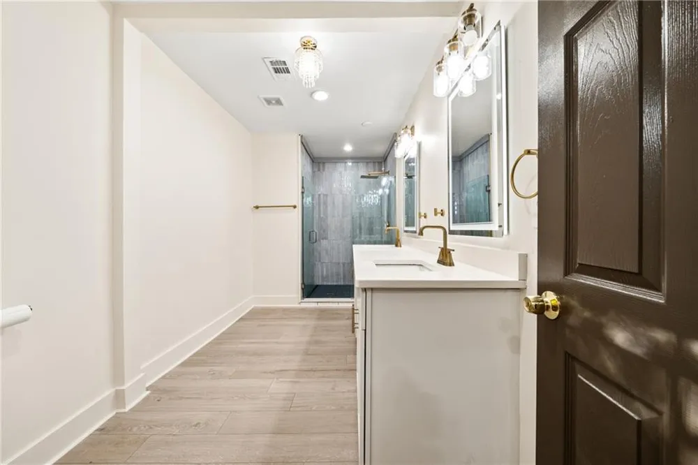 2949 Pearl Street East Point, GA 30344