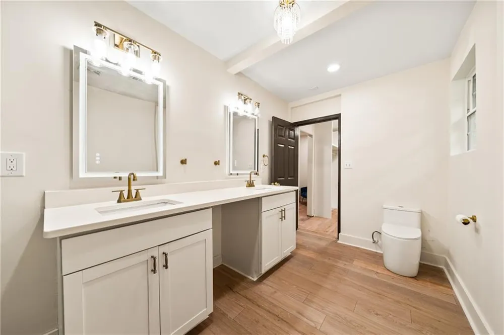 2949 Pearl Street East Point, GA 30344