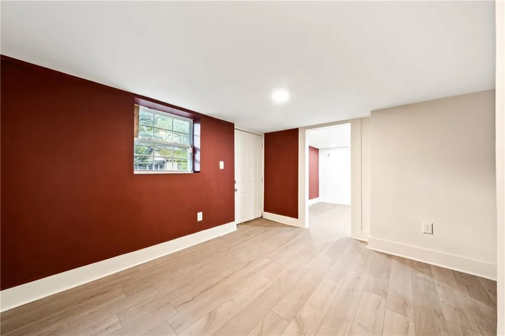 2949 Pearl Street East Point, GA 30344