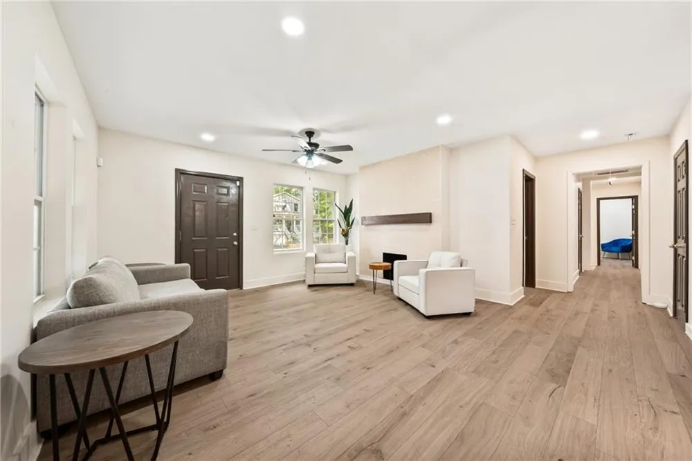 2949 Pearl Street East Point, GA 30344