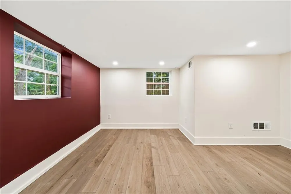 2949 Pearl Street East Point, GA 30344
