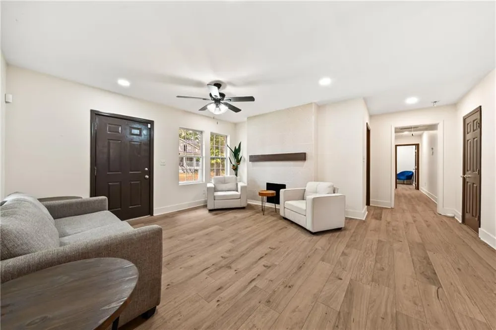 2949 Pearl Street East Point, GA 30344