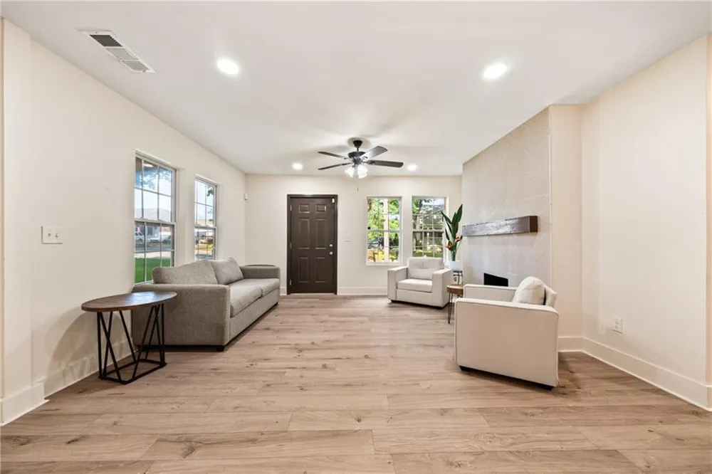 2949 Pearl Street East Point, GA 30344
