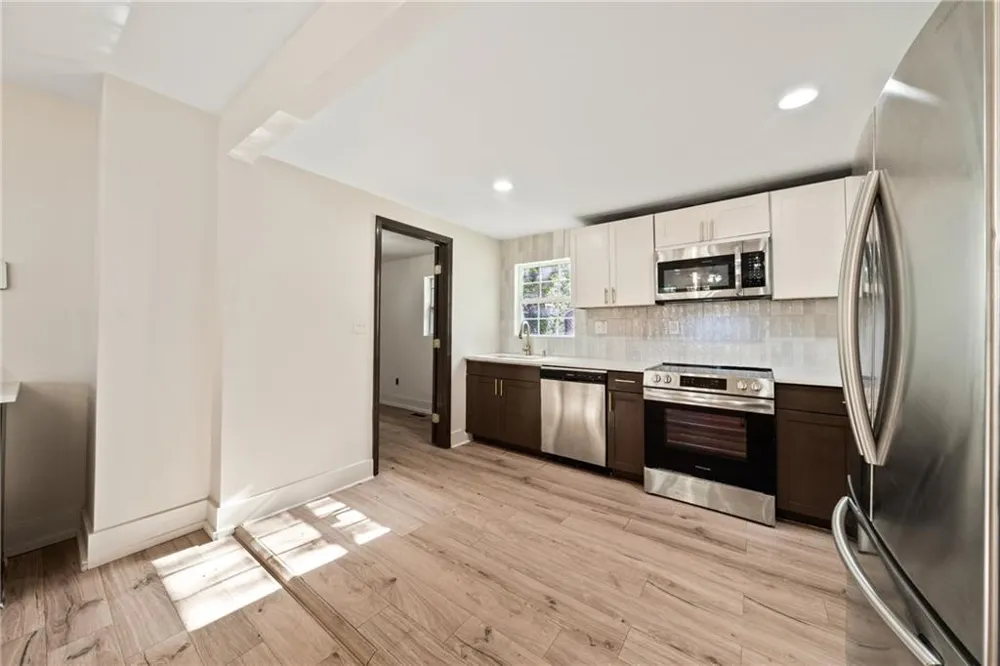 2949 Pearl Street East Point, GA 30344