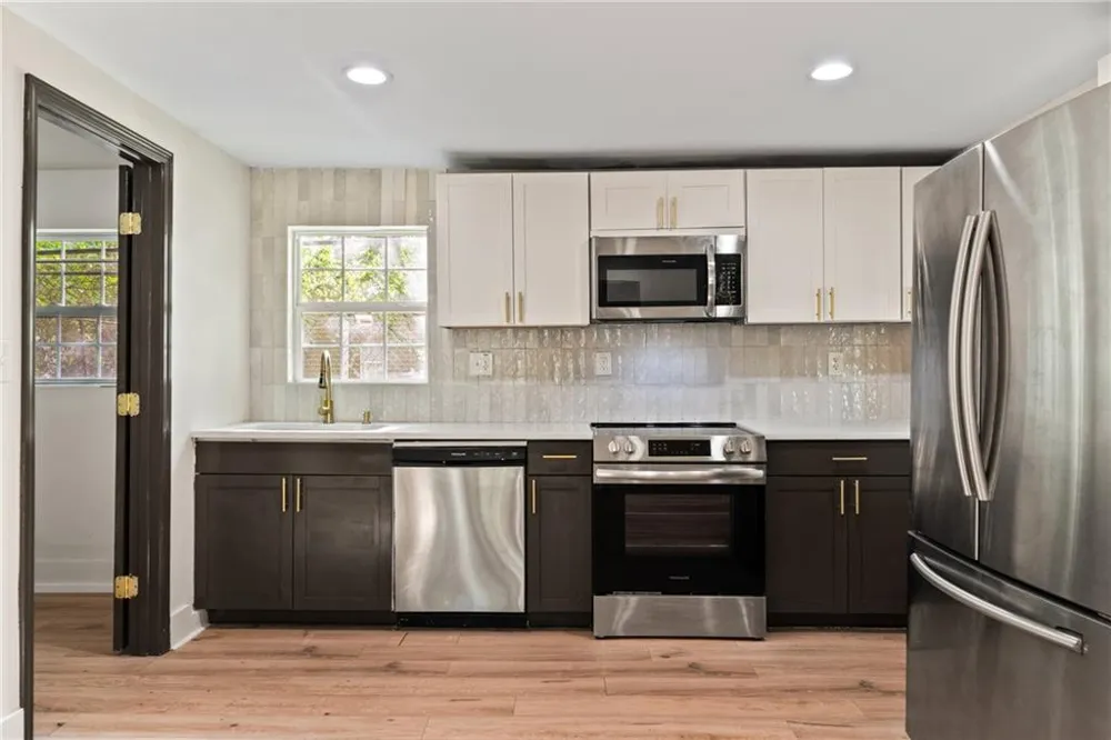 2949 Pearl Street East Point, GA 30344