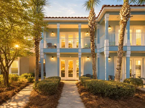 413 La Valencia Circle