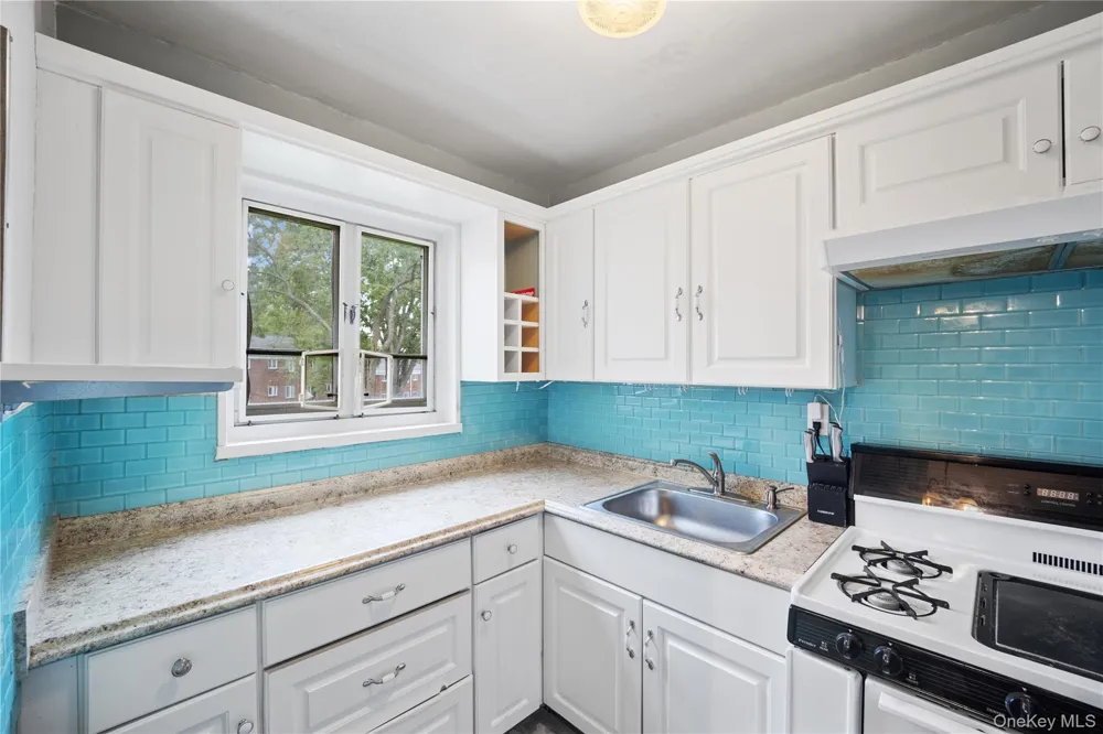 224-02 Stronghurst Avenue #208 Queens Village, NY 11427