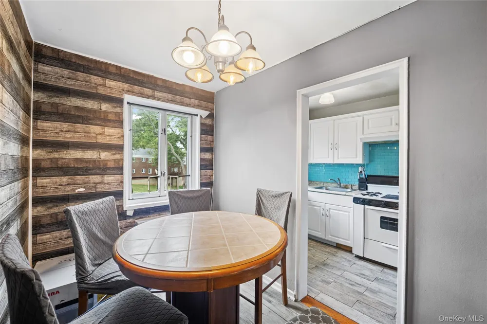 224-02 Stronghurst Avenue #208 Queens Village, NY 11427