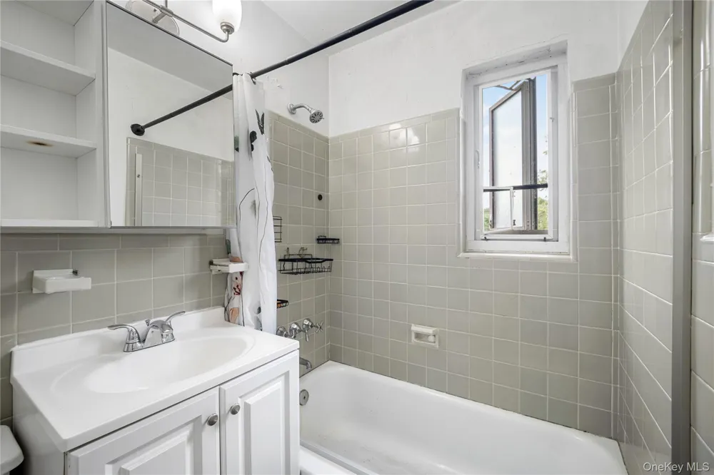 224-02 Stronghurst Avenue #208 Queens Village, NY 11427