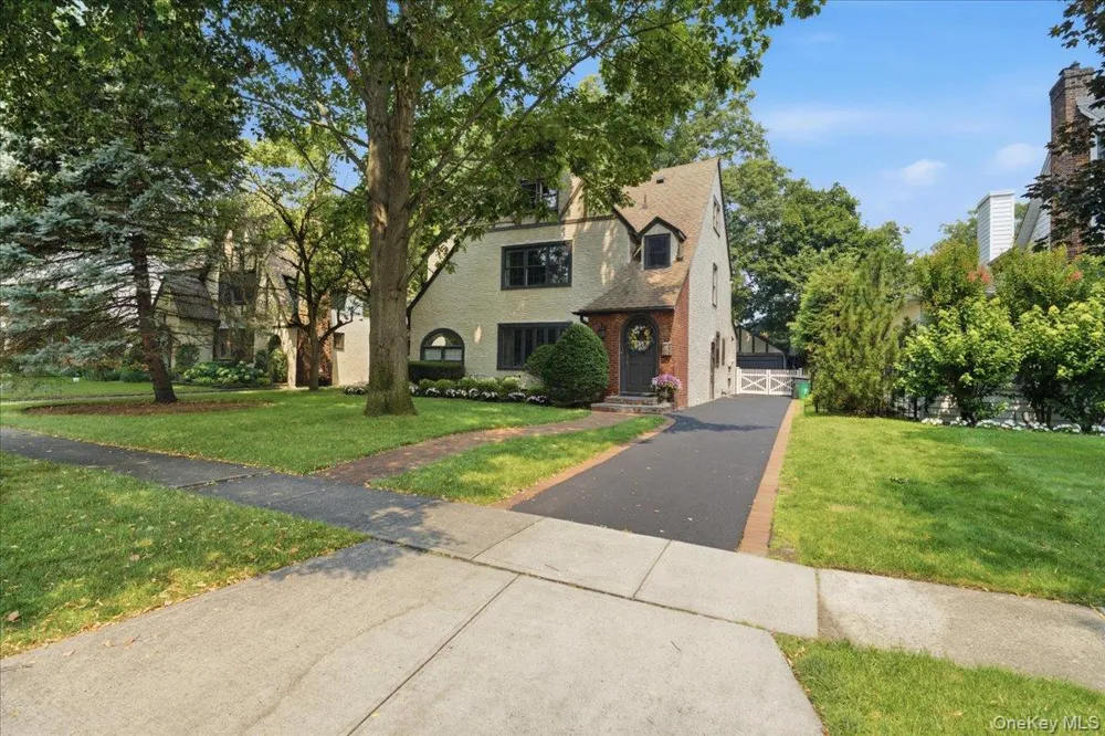 89 Poplar Street Garden City, NY 11530
