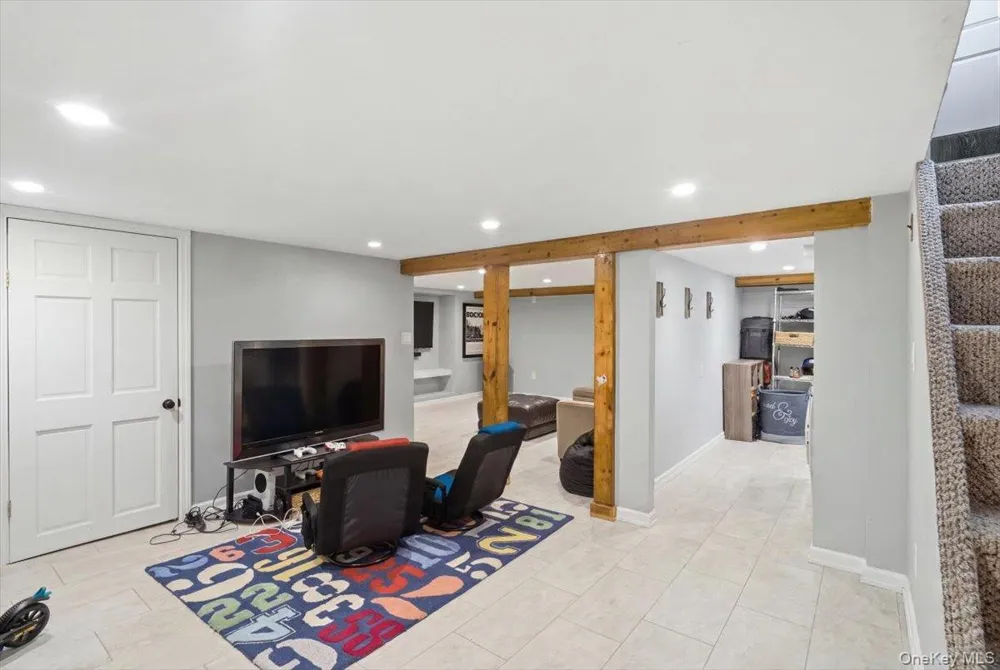 89 Poplar Street Garden City, NY 11530