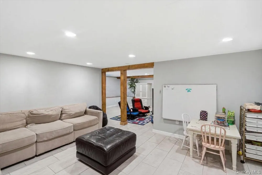 89 Poplar Street Garden City, NY 11530