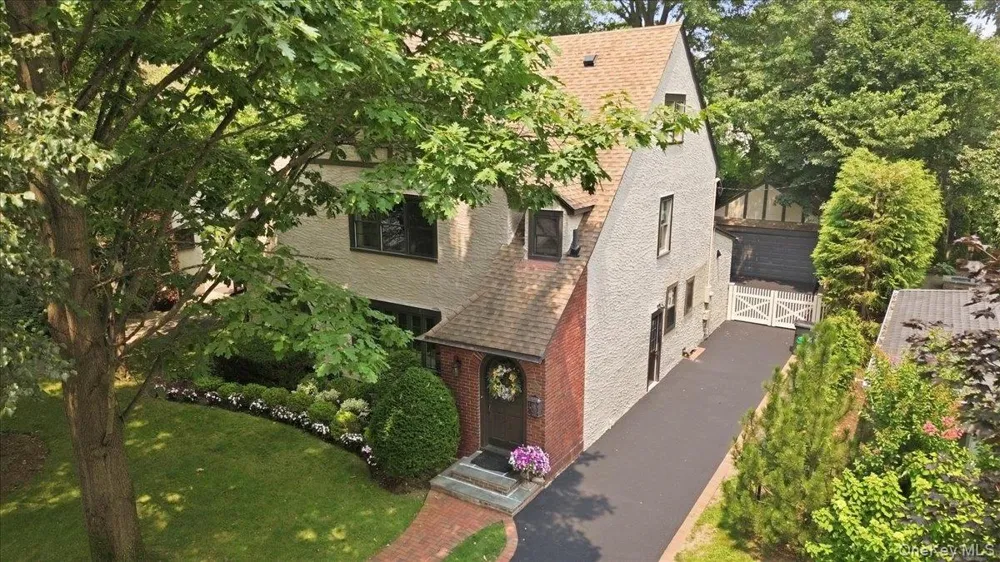 89 Poplar Street Garden City, NY 11530