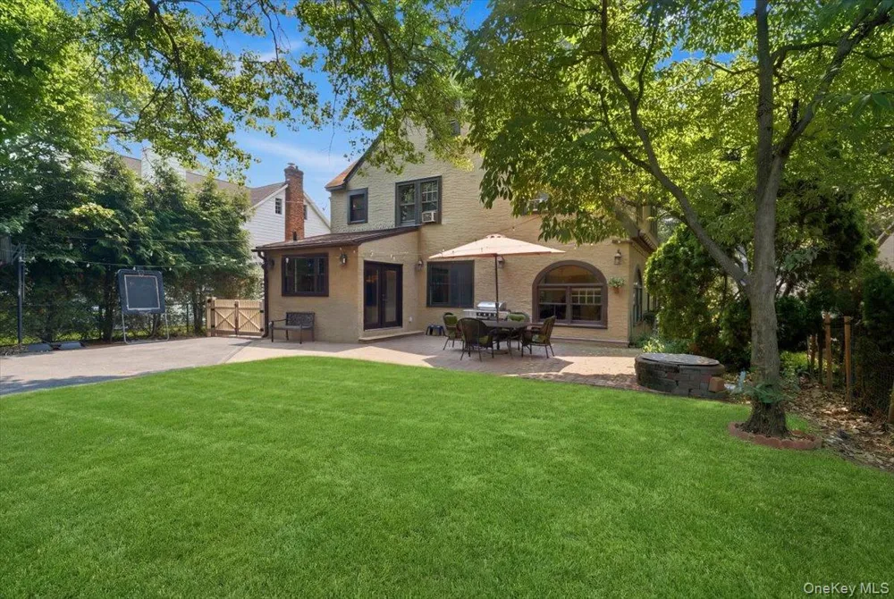 89 Poplar Street Garden City, NY 11530