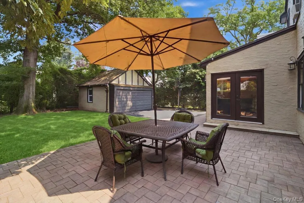 89 Poplar Street Garden City, NY 11530