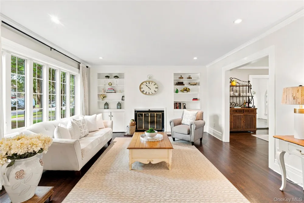 89 Poplar Street Garden City, NY 11530