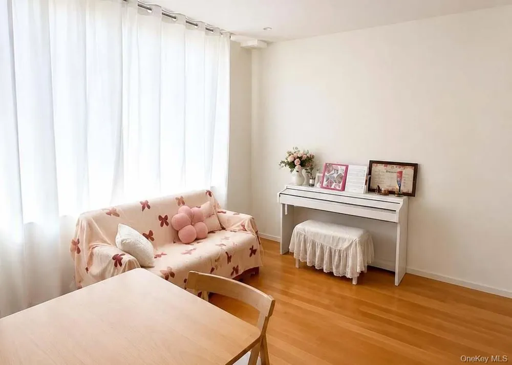 4223 Parsons Boulevard #5C Flushing, NY 11355