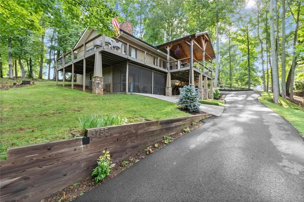 3755 Woods Creek Drive Young Harris, GA 30582