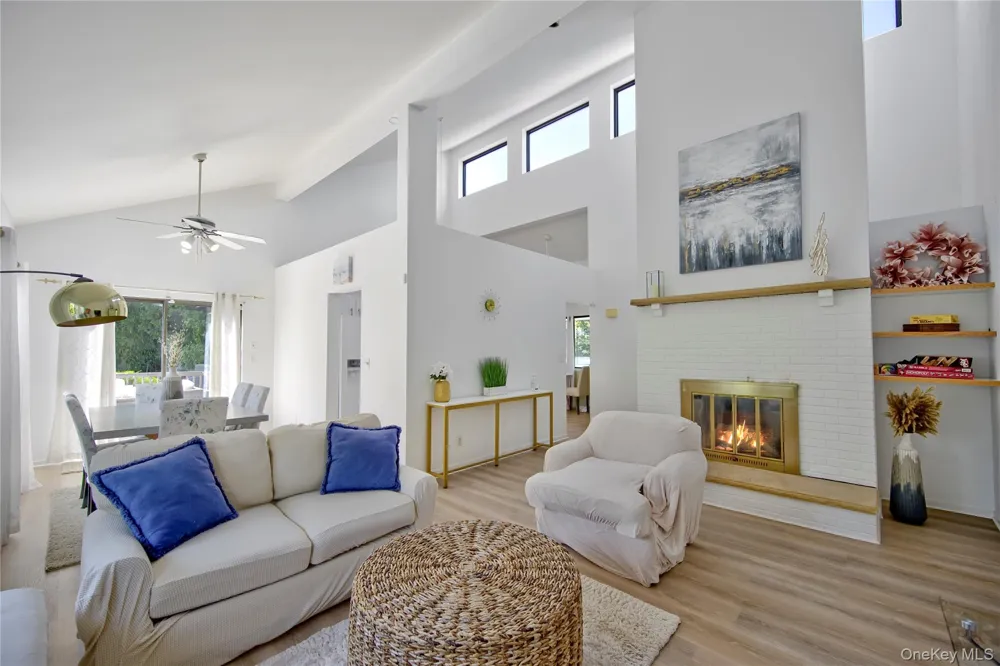 8 School Street Hampton Bays, NY 11946