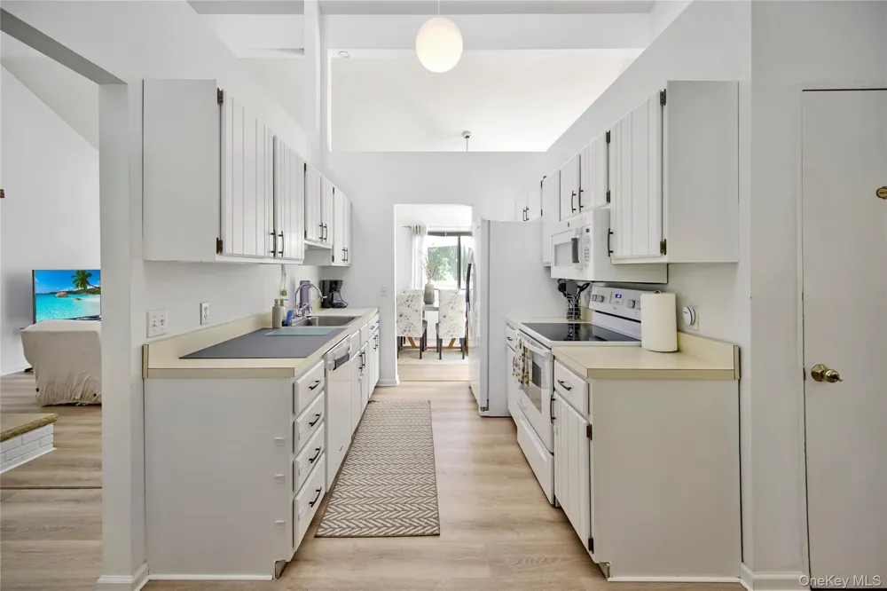8 School Street Hampton Bays, NY 11946