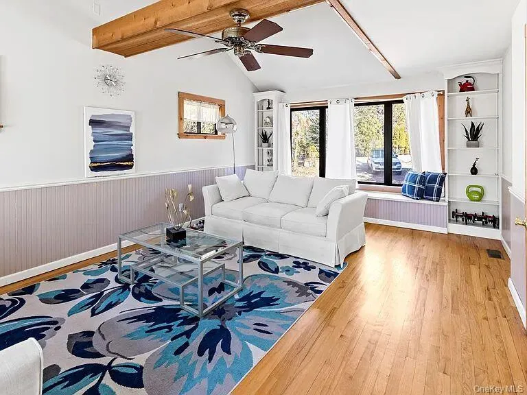8 School Street Hampton Bays, NY 11946